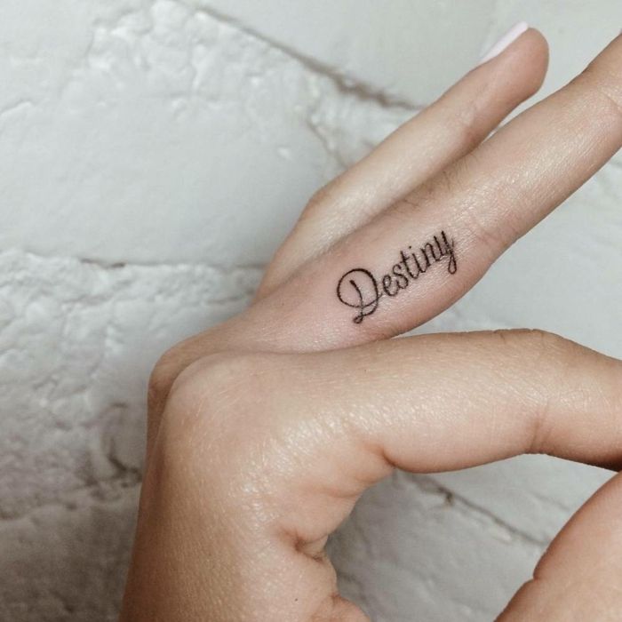 tatuajes en los dedos frases