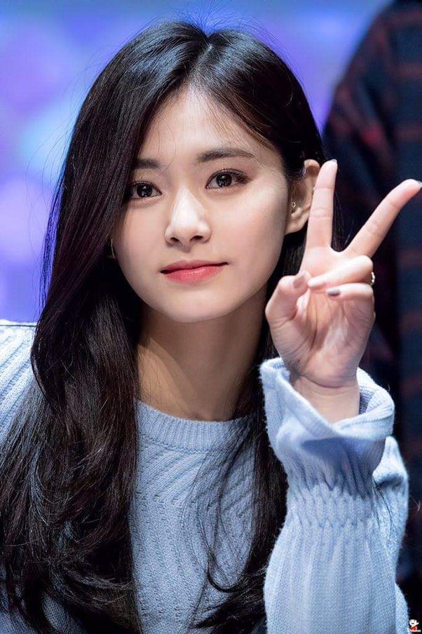 tzuyu face shape