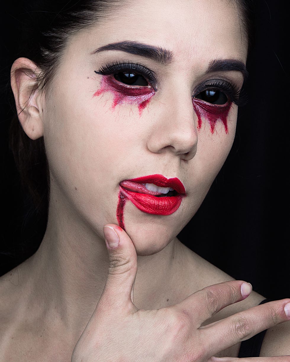 vampire makeup woman