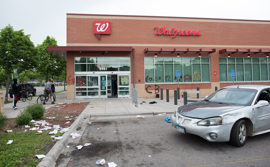 walgreens east lake st