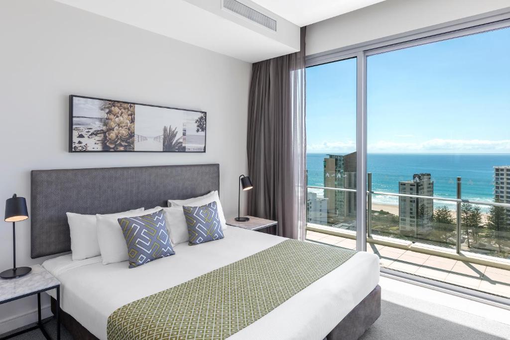 wyndham hotel surfers paradise reviews